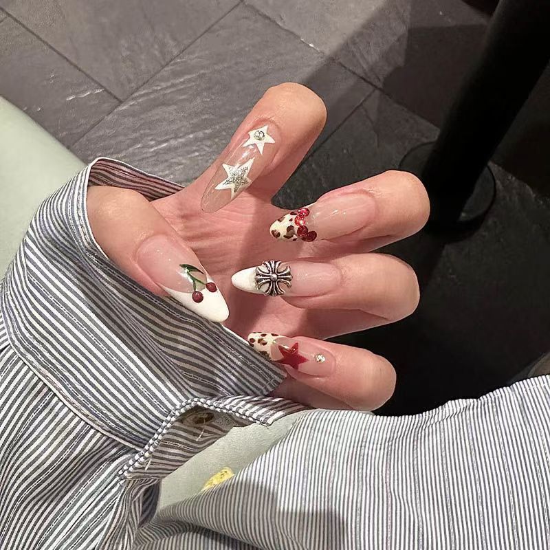 Kreative Press-On Nagelkunst
