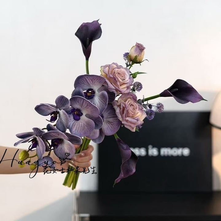 Lebensechte Blumensträuß-Anordnung