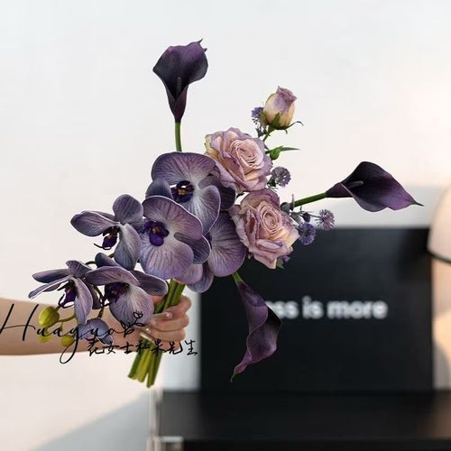 Lebensechte Blumensträuß-Anordnung