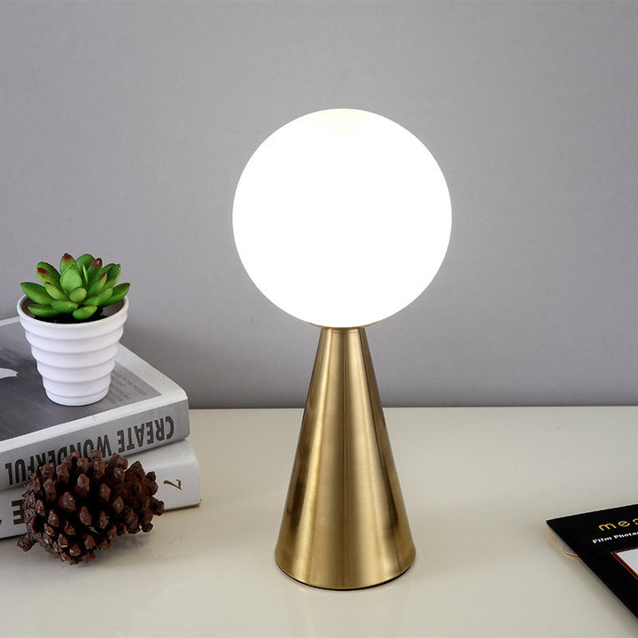 Moderne Minimalistische Tischlampe mit kugelförmigem Schirm