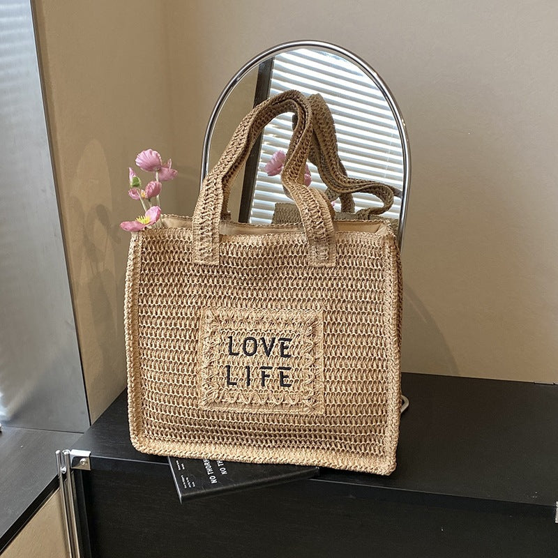 Gewebte Strohtasche mit inspirierendem Druck