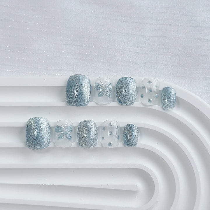 Künstlerisches Press-On Nagelkunstset mit Herz- und himmlischen Designs