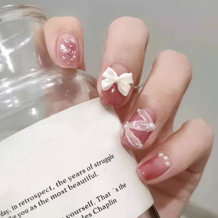 Kunstfingernägel mit Stilvollem Herz- und Ombre-Design Karnz