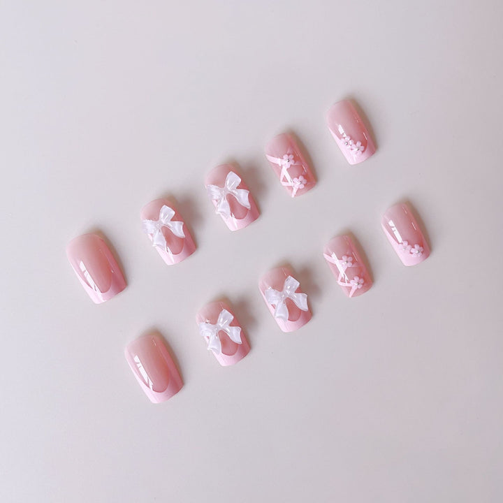 Kunstnagelset mit filigranen 3D-Blüten und Schleifen Karnz