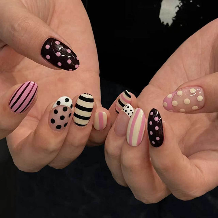 Künstlerisches Punkt- und Streifen-Nagelkunstset