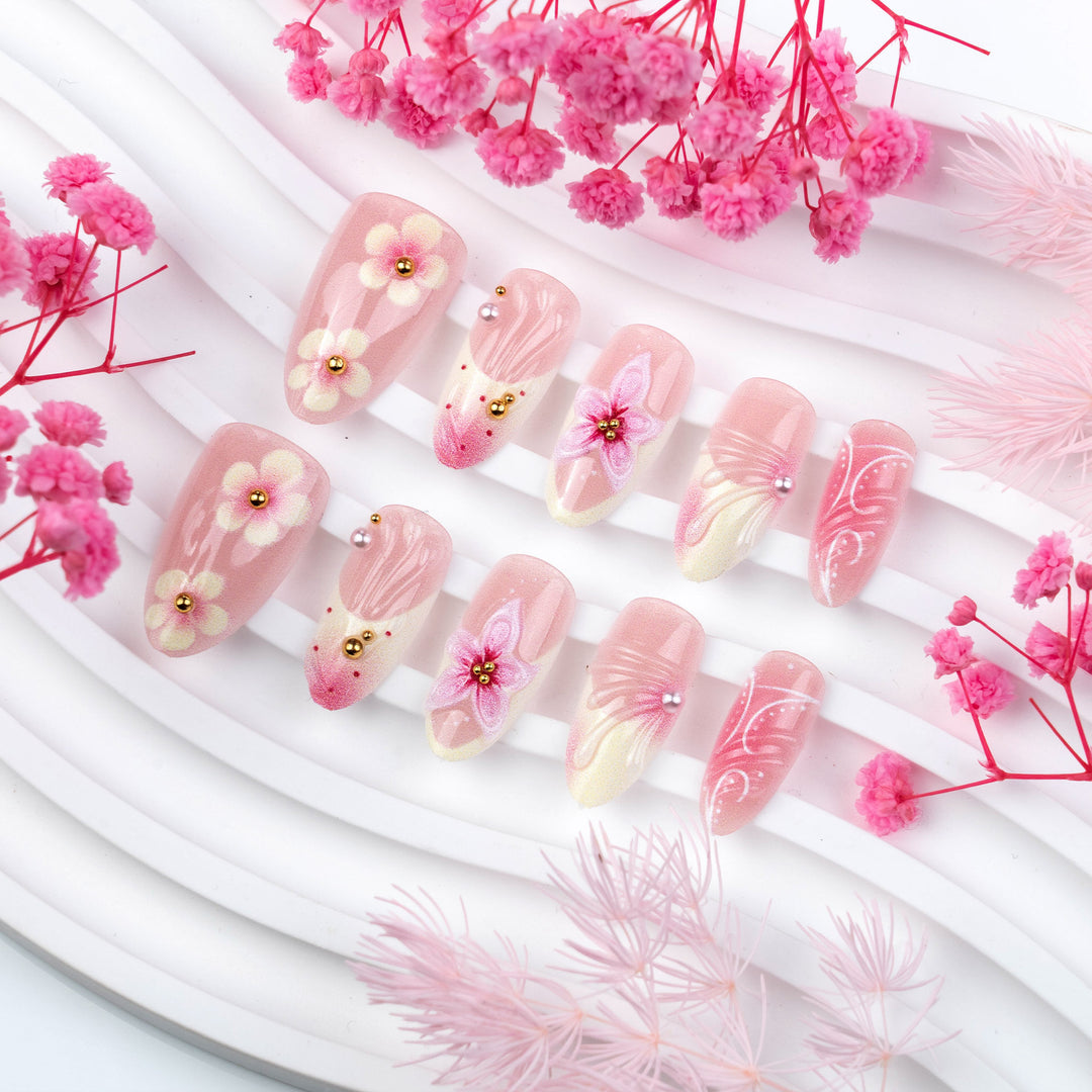 Künstlerische florale 3D-verzierte Press-On-Nägel