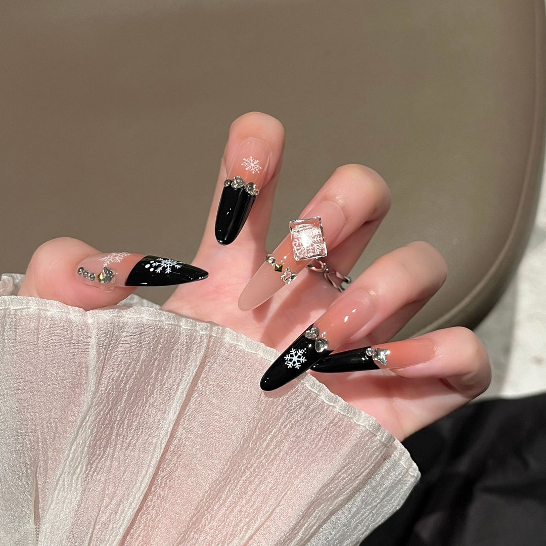 Künstlerische Lange Stiletto Press-On Nägel Karnz