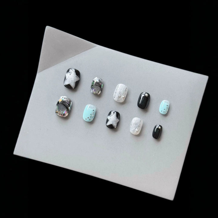 Dekoratives Press-On Nagelkunst-Set mit kosmischem Stern-Thema