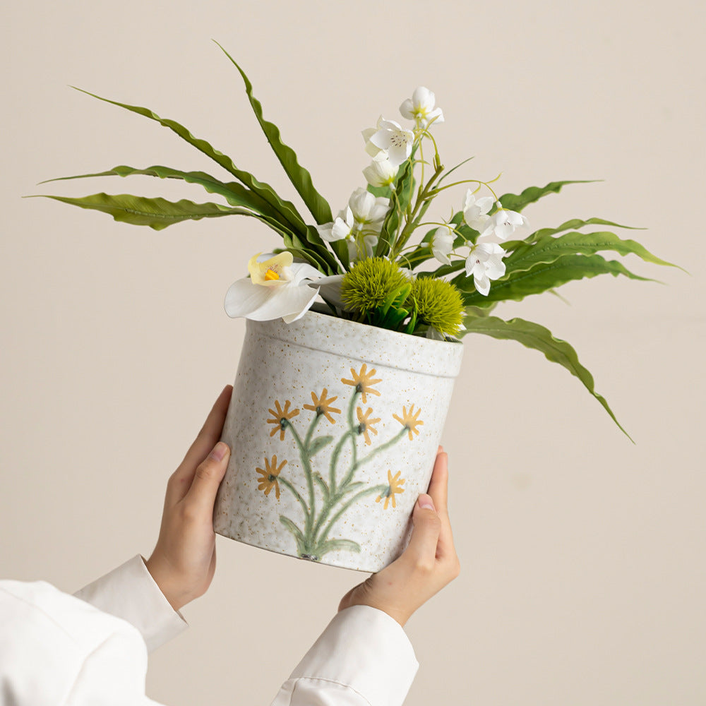 Dekorativer, blumenverzierte Keramiktopf