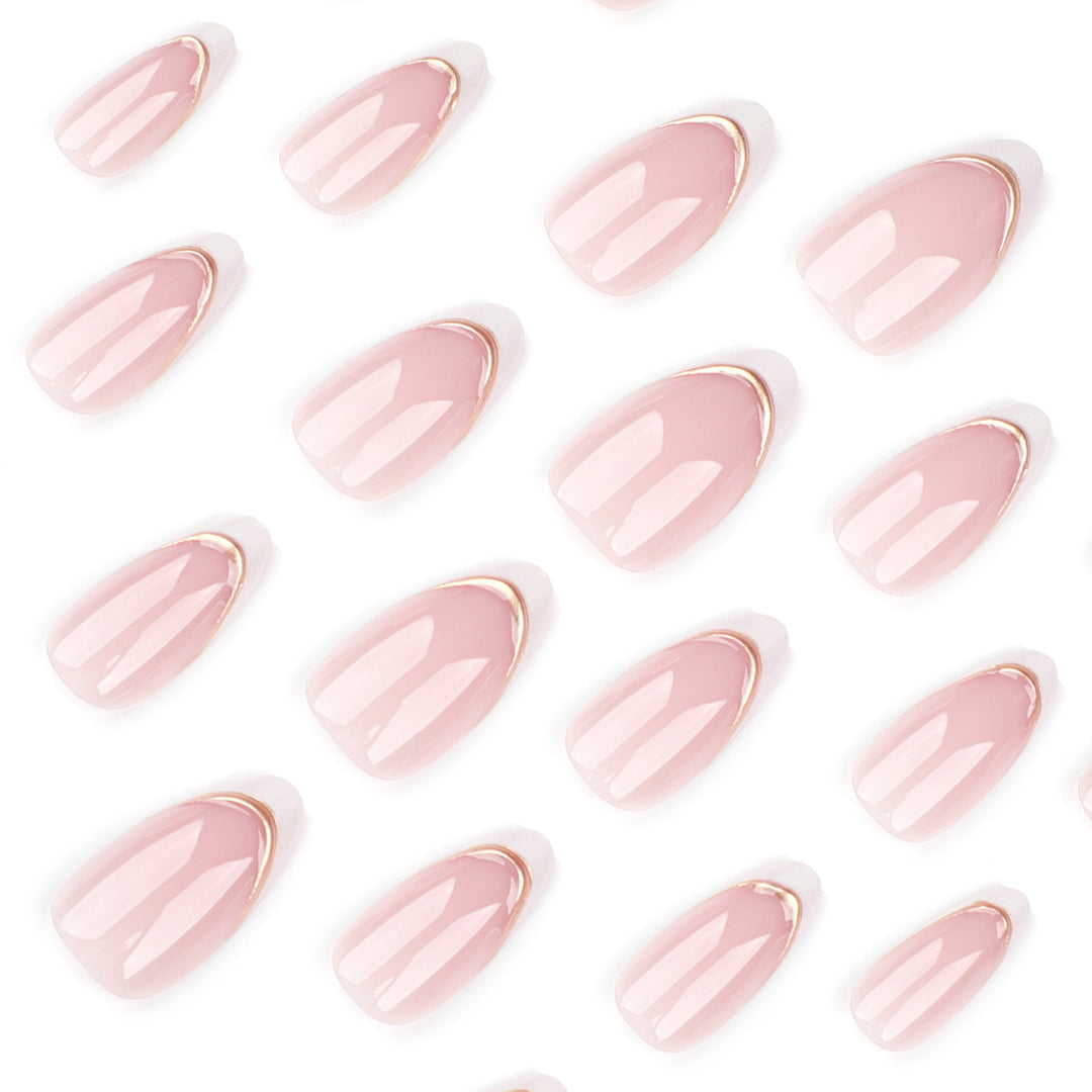 Elegante Kunstnägel mit hochwertigem französischem Design Karnz