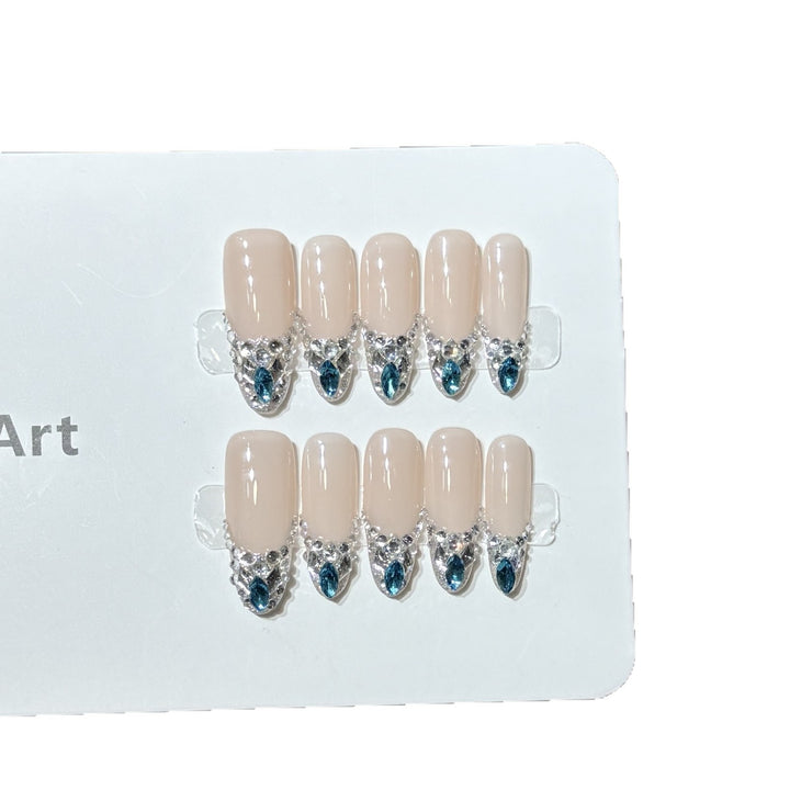 Elegantes Press-On-Nagelset mit Strassakzenten Karnz
