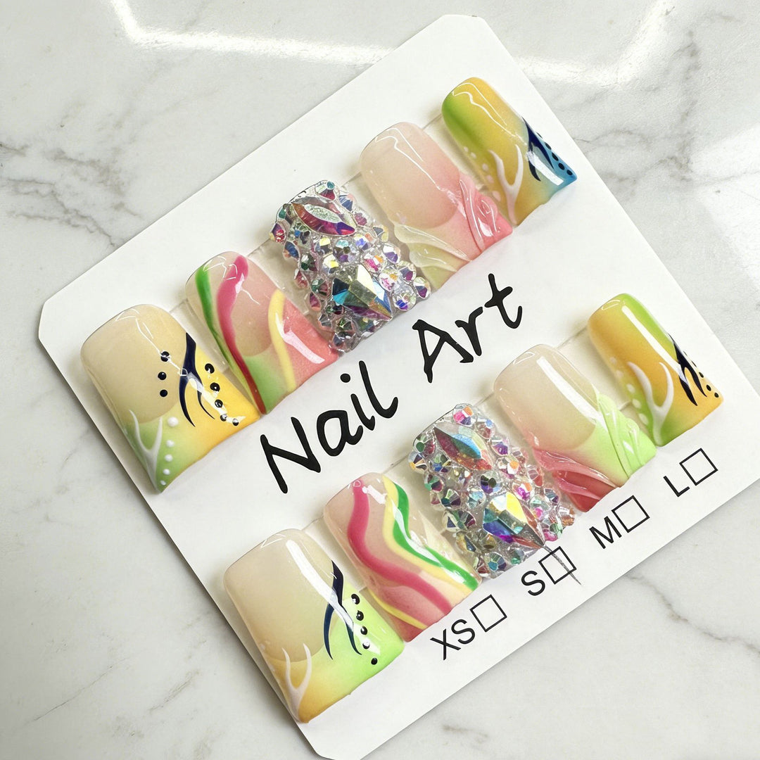 Dekorativer Press-On-Nagelkunst-Set mit Edelsteinakzenten