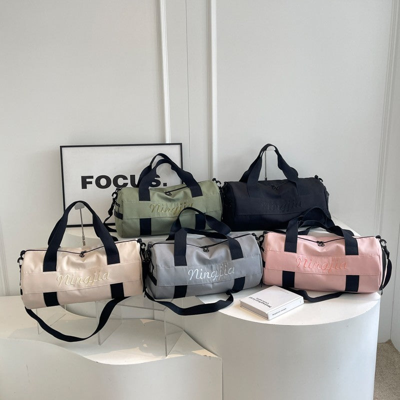 Stylische kompakte Sportduffel Karnz