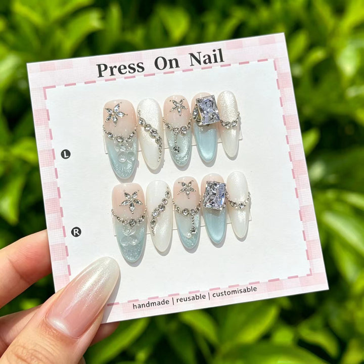 Glamourös Press-On Nagelkunst Set mit dekorativen Strasssteinen