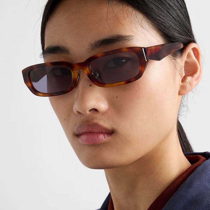Damen modische Sonnenbrille mit stilvollem, rechteckigem Rahmen Karnz
