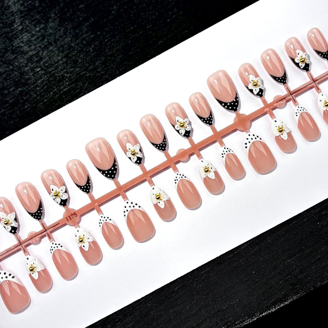 Elegante thematische Press-On-Nagelkollektion