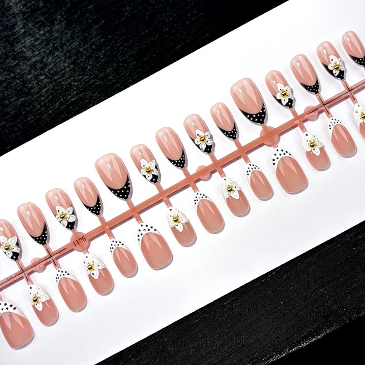 Elegante thematische Press-On-Nagelkollektion