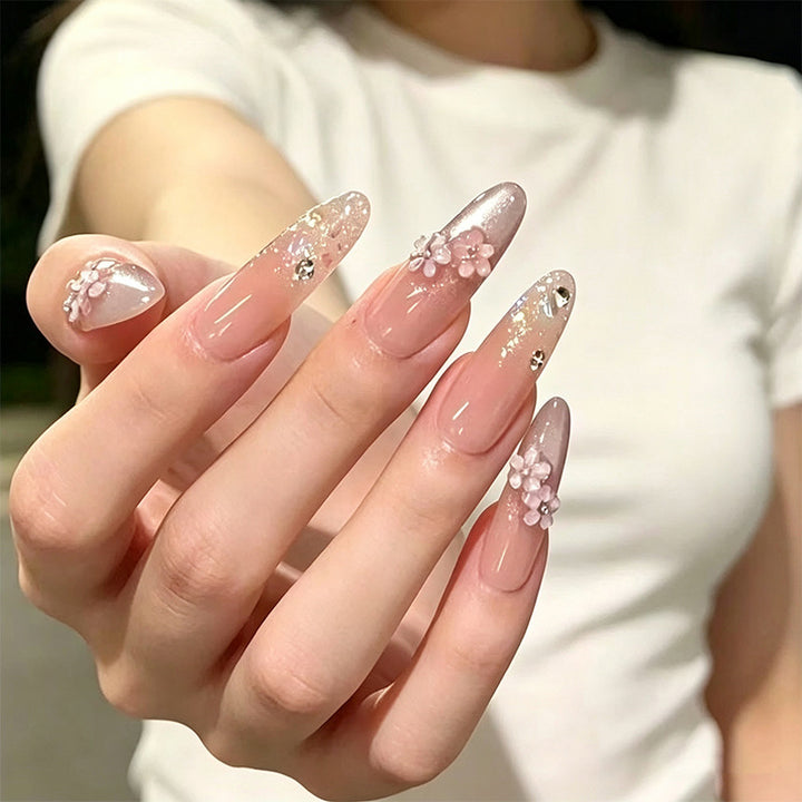 Kunstnagelset mit eleganten Glitzer-Akzenten Karnz