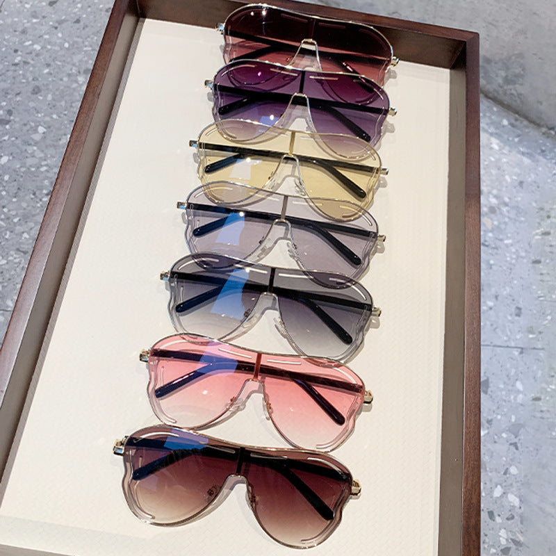 Damen Sonnenbrille im modernen Shield-Design Karnz