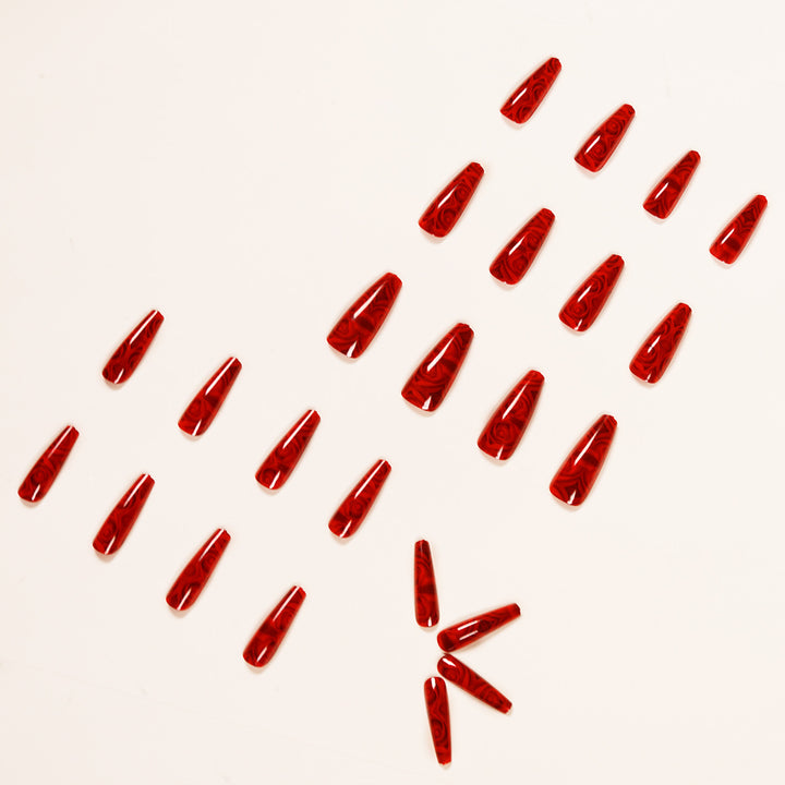 Kunstvolle Stiletto-Nägel mit floralem 3D-Design Karnz
