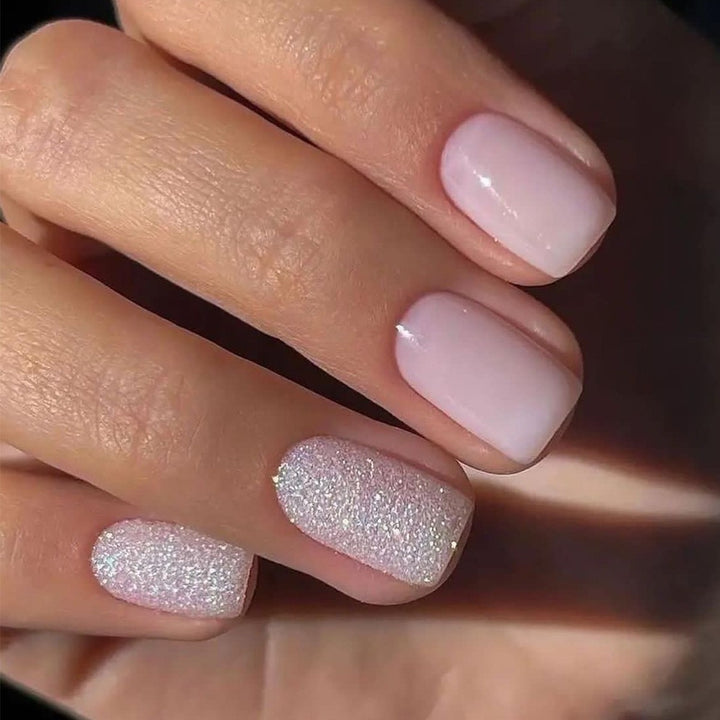 Dauerhafte Kunstnägel mit Glitzerfinish Karnz