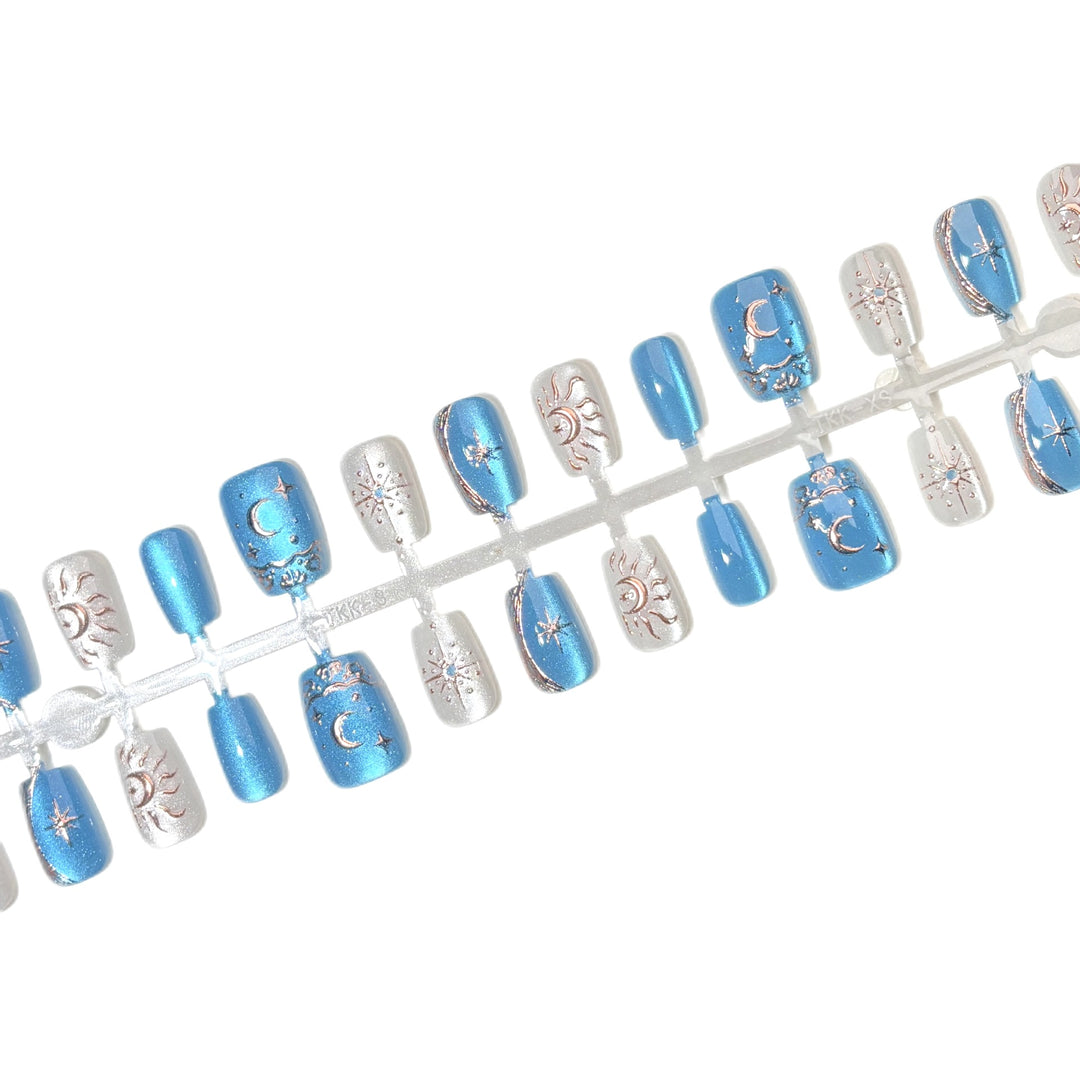 Himmlisch inspiriertes Press-On Nageldesign