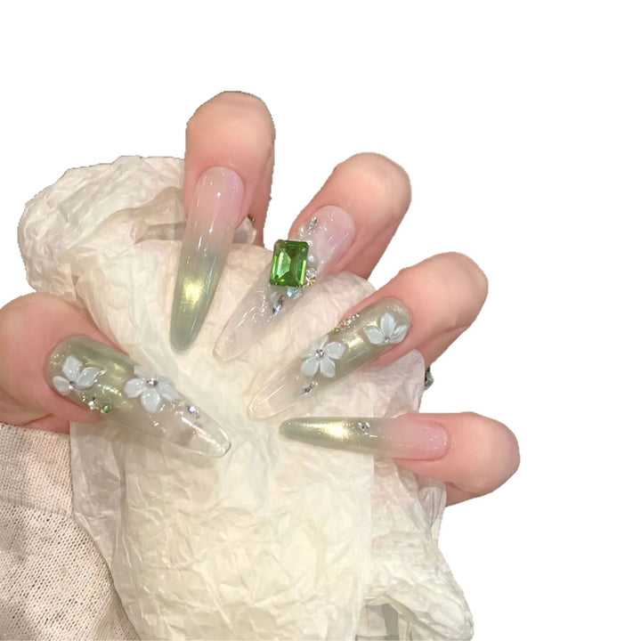 Florales Edelstein Stiletto Nagelset Karnz