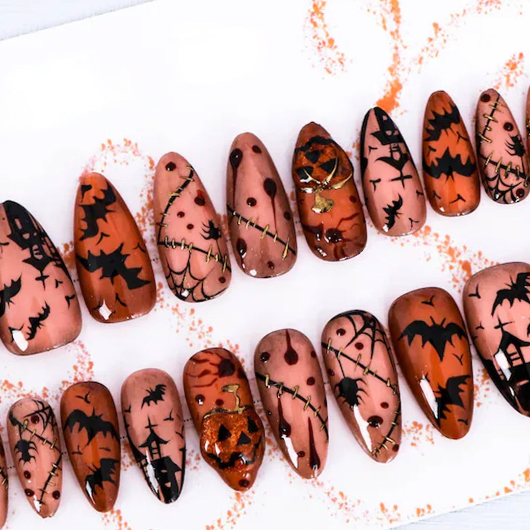 Kreatives Kunstnagelset mit gruseligen Halloween-Motiven Karnz