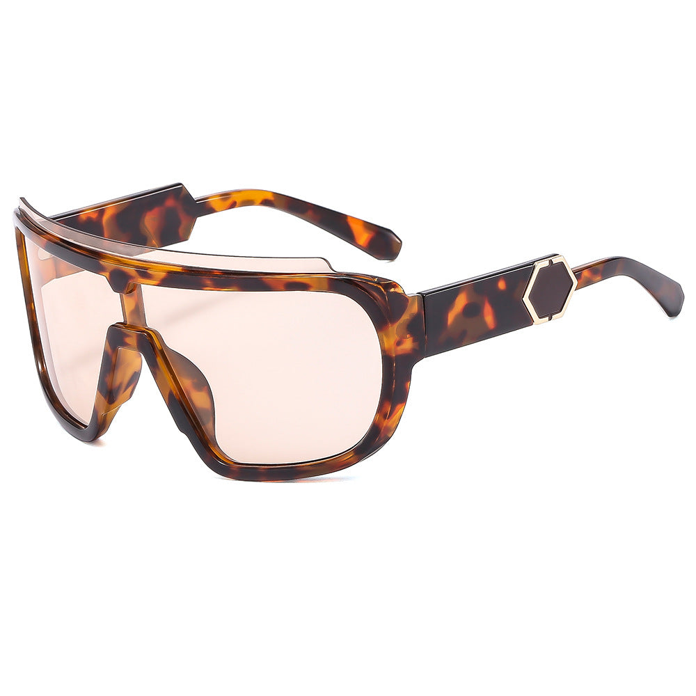 Damen sportive Sonnenbrille mit futuristischem Design und breiter Front Karnz