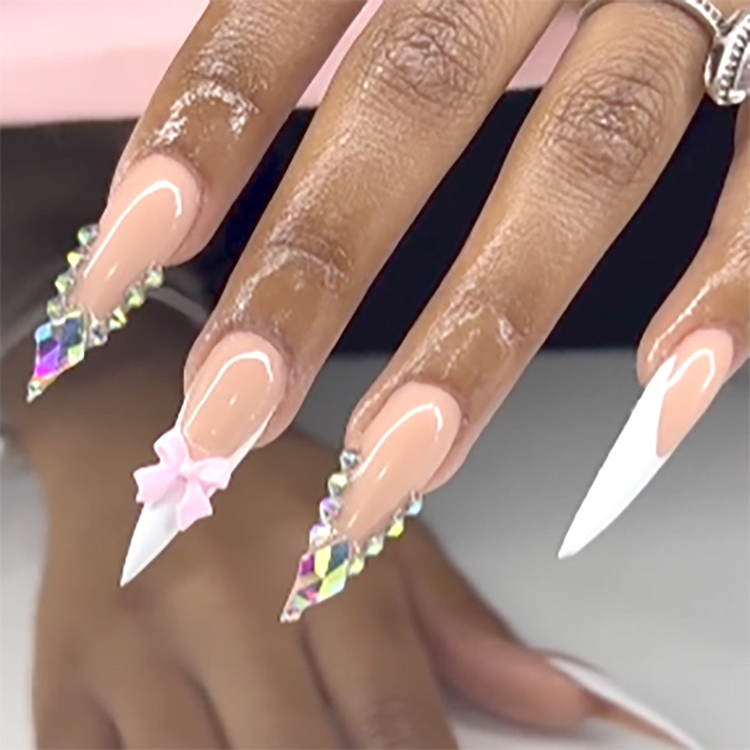 Dekorative Stiletto Press-On Nägel mit Strass-Akzenten Karnz