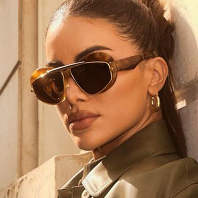 Damen futuristische Sonnenbrille mit elegantem Rahmen Karnz