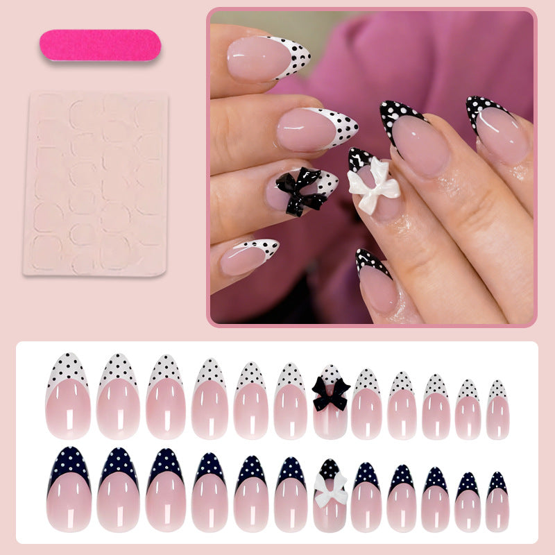 Kunstnagelset mit verspieltem Schleifendesign Karnz