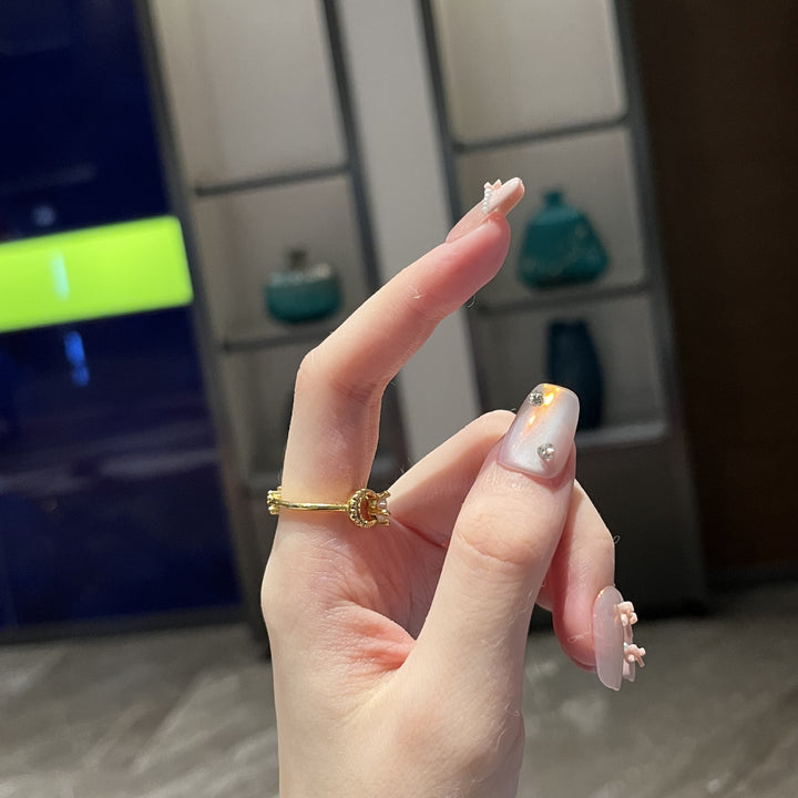 Dekorativer Press-on-Nagelkunst-Set mit künstlerischem Bogen und Perlenakzenten Karnz