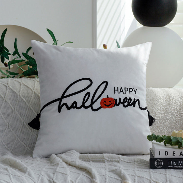 Quadratischer dekorativer Kissenbezug mit Hexenhut‑Applikation und ‚Süßes oder Saures‘‑Tufting Karnz