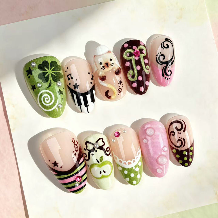 Themenbezogenes Künstlerisches Press-On Nageldesign-Set