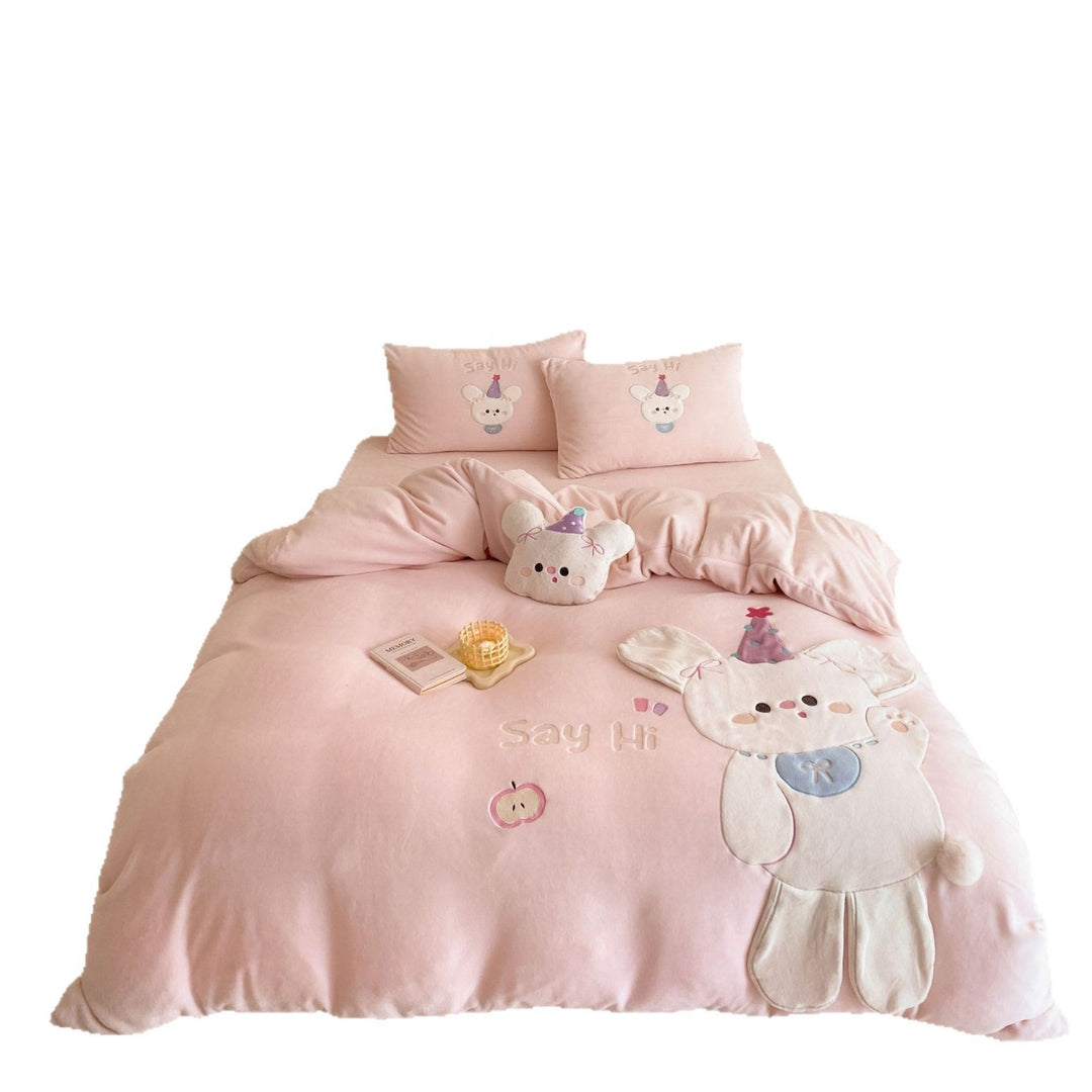 Kinder-Bettwäsche-Set mit appliziertem Kuschelhasen, gesteppter Decke und dekorativen Kissen