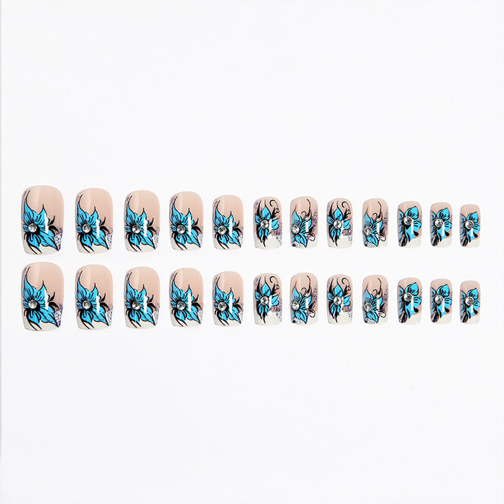 Kunstnagelset mit detailreichen floralen Designs und Glitzerelementen Karnz