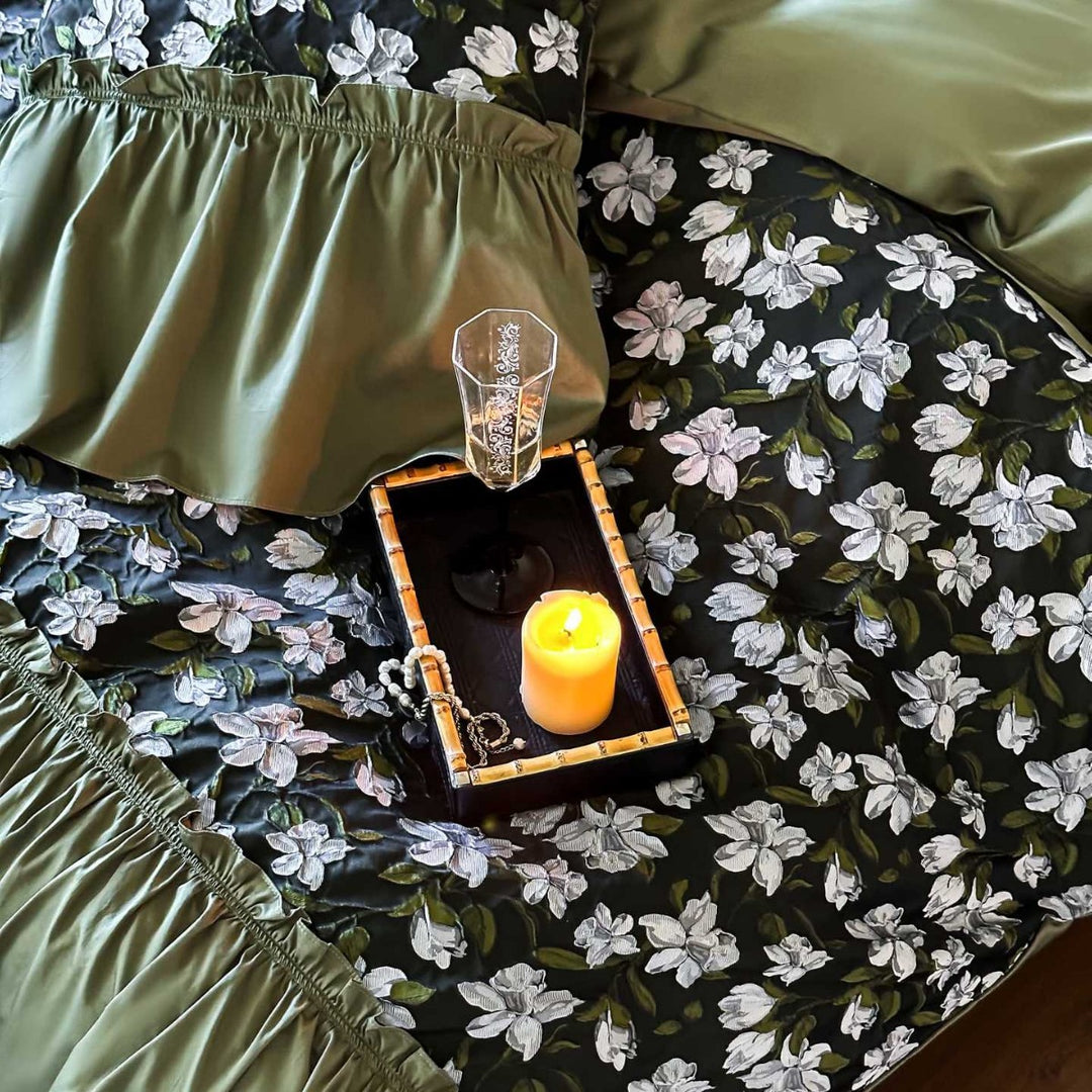 Rüsch Satin-ähnliche Wende-Bettbezugset mit floralem Jacquard-Panel und Kissenbezügen