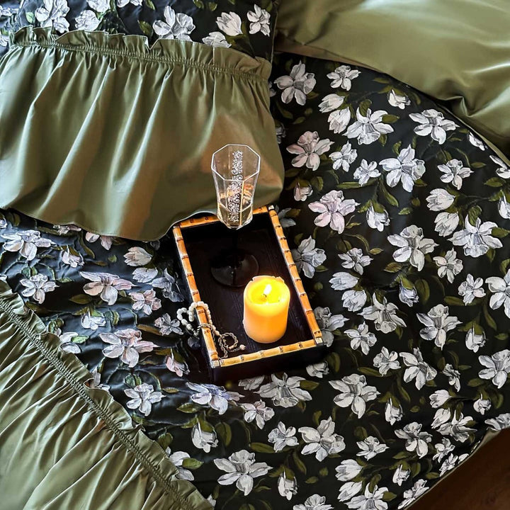 Rüsch Satin-ähnliche Wende-Bettbezugset mit floralem Jacquard-Panel und Kissenbezügen