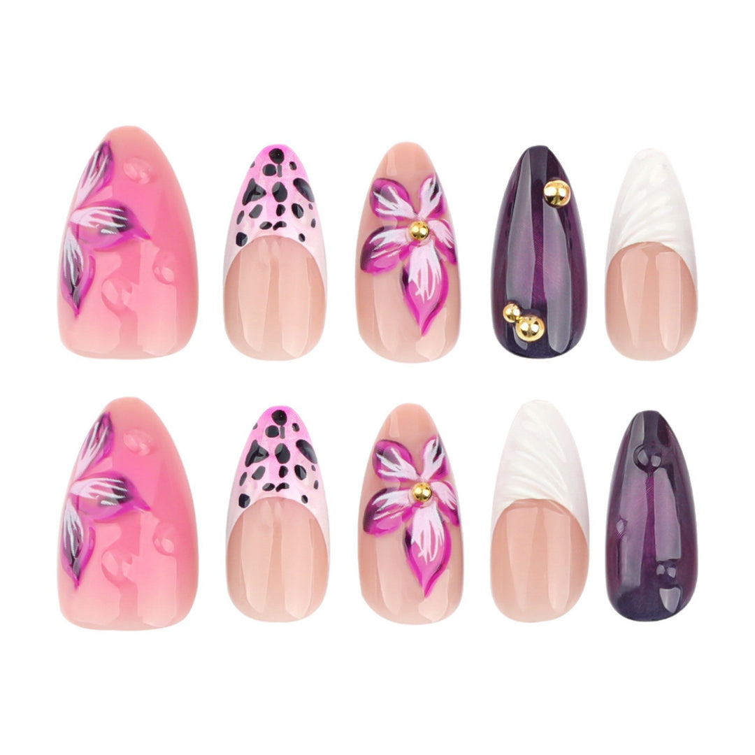 Künstlerisches Florales und Texturiertes Press-On Nagelset Karnz