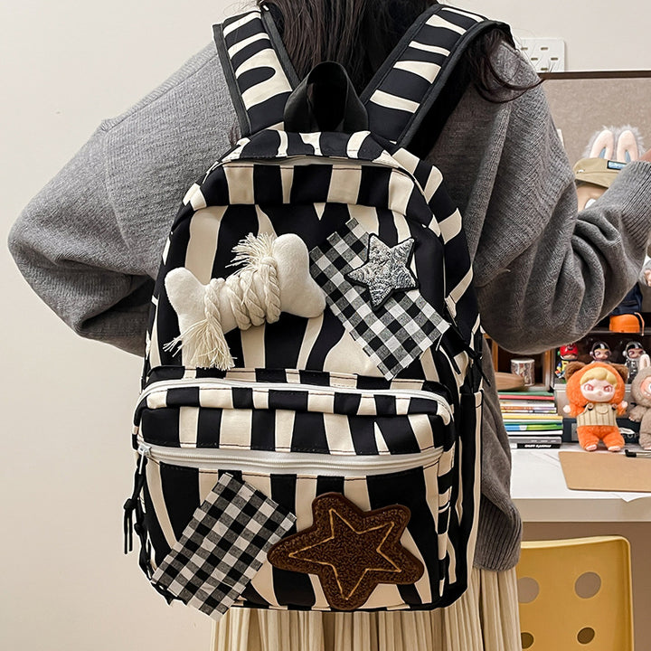 Rucksack mit Kreativen Applikationen und Praktischen Fächern Karnz