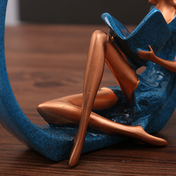 Dekorative Kunstfigur im modernen Design Karnz