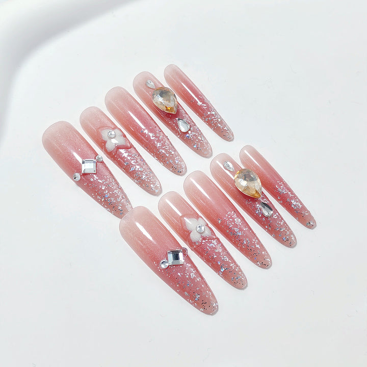 Glänzende Kunstnägel mit Strass und Glitter Karnz