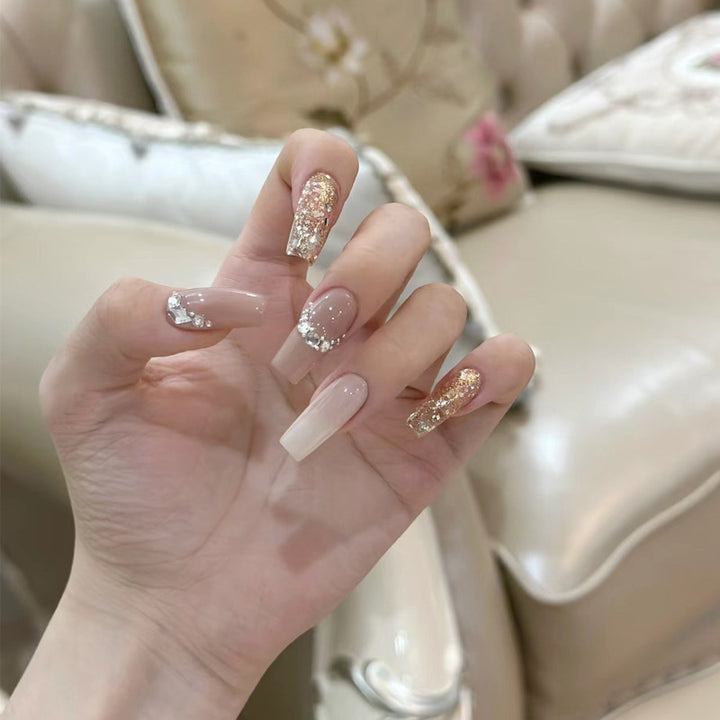 Dekoratives Press-On Nagelkunst-Set Karnz