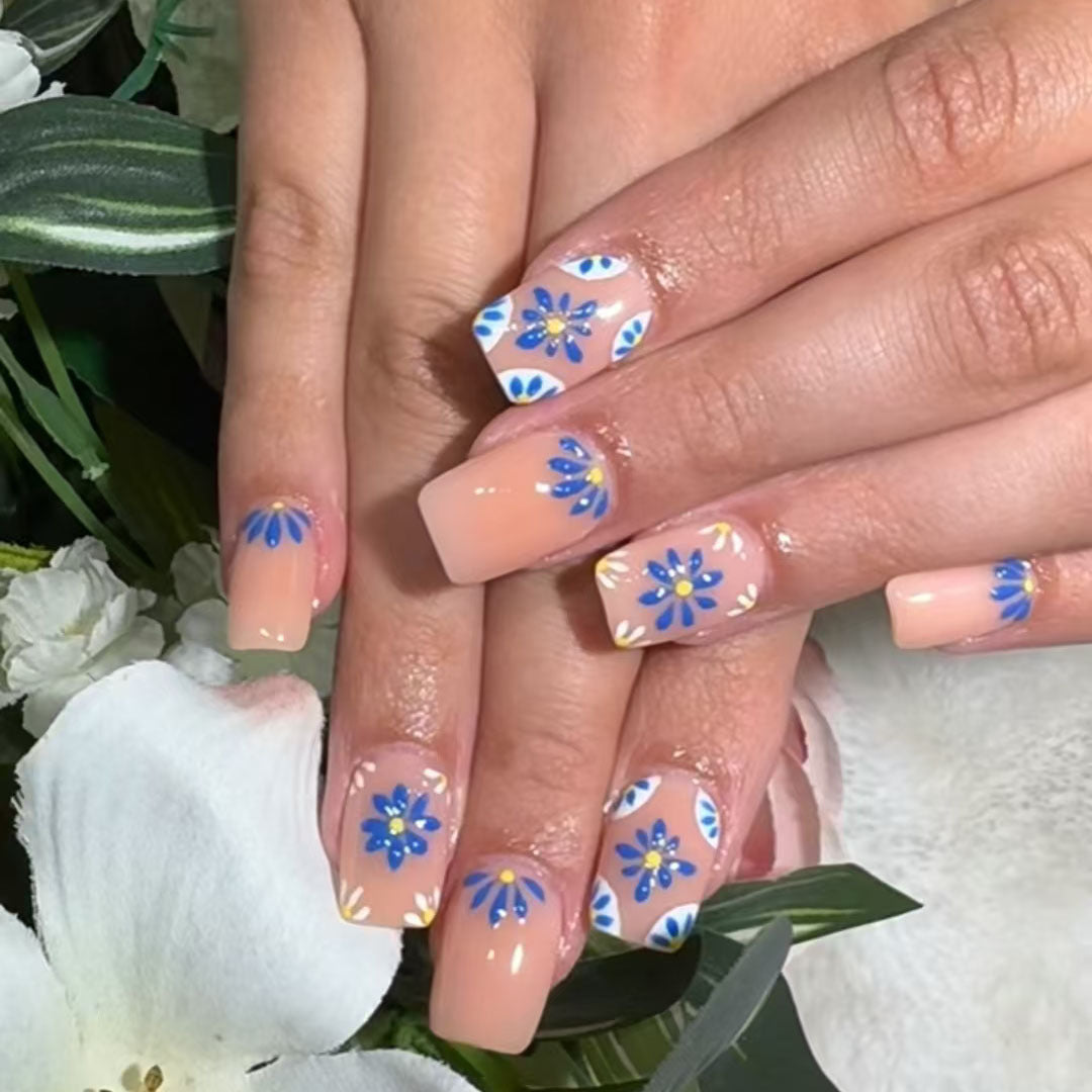 Florales Acryl-Nagelkunst-Design