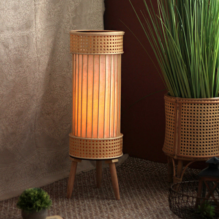 Stilvolle Stehlampe im modernen Design Karnz