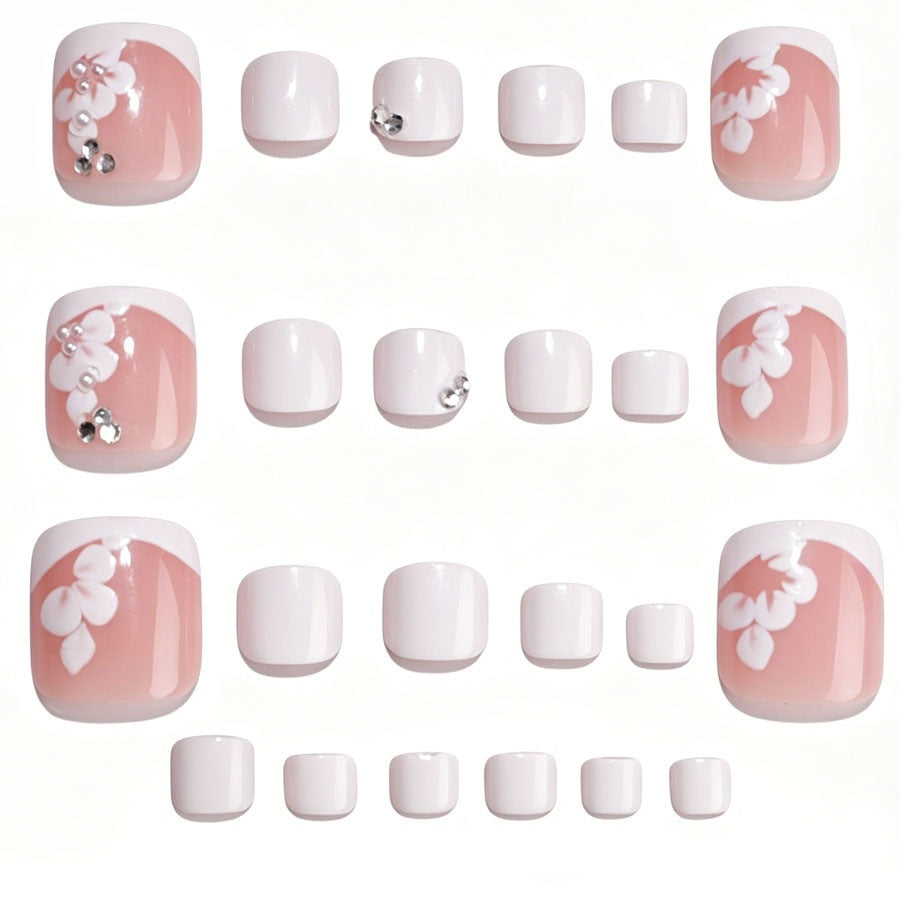Kunstnagelset mit eleganten Blumen-Design und Glitzerakzenten Karnz
