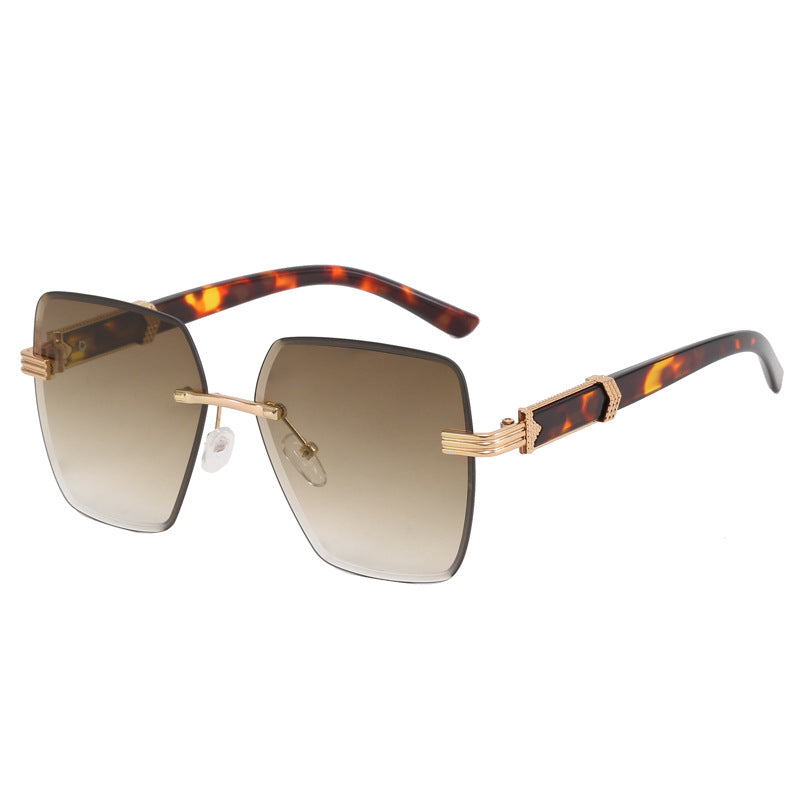 Damen Luxus-Sonnenbrille mit einzigartigem Rahmen und edlen Akzenten Karnz