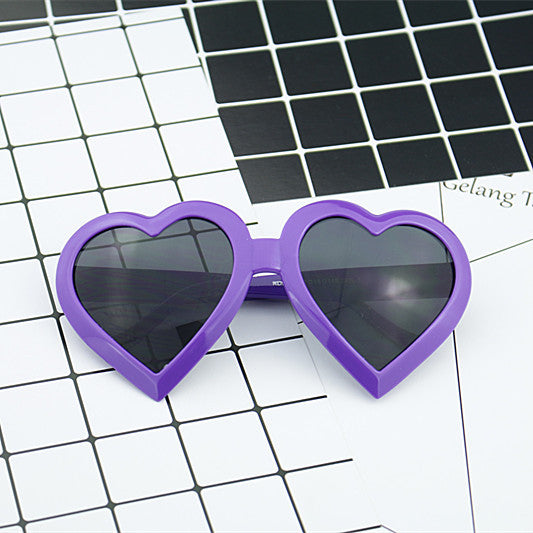 Damen Herzförmige Sonnenbrille im modernen Design Karnz
