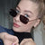 Damen quadratische Sonnenbrille mit elegantem goldenen Rahmen und stylishen Gläsern Karnz